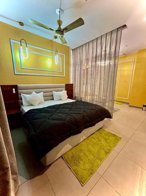 Apartment North India Tallest Building Near Airport